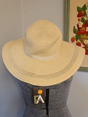 NWT Free Authority Sun Hat - Beige Wide Brim Women’s Beach Hat
